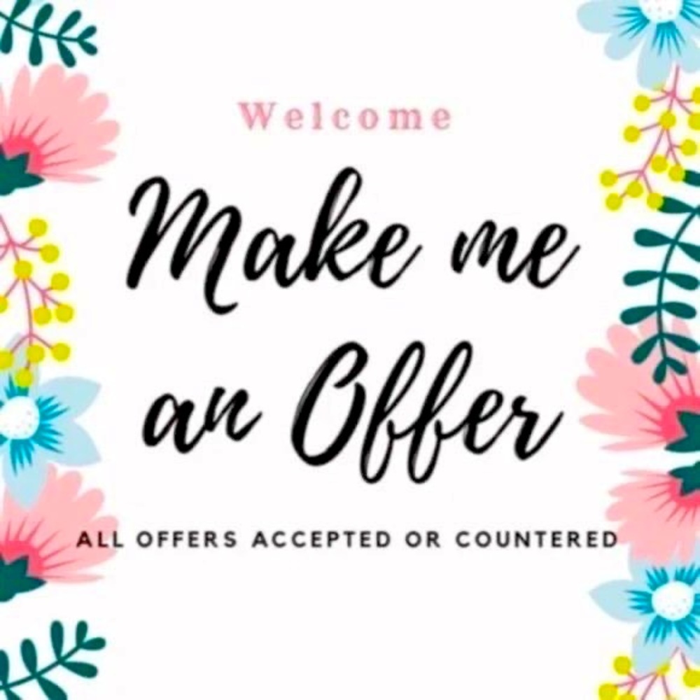 ALL OFFERS ACCEPTED 🎉 Would love to clear out my closet! Submit Any Offers 😊